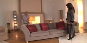Отважный диванный секс с потаскухой Отважный диванный секс с потаскухой